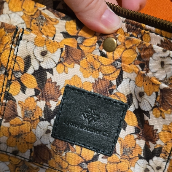 Lyons Leather Co, Chic Dark Green Leather Shoulder Bag - Picture 3 of 12